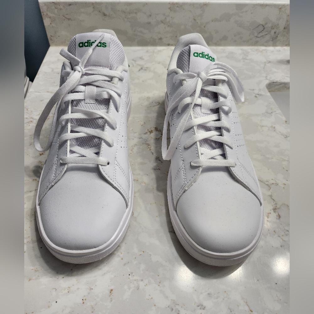 Adidas Classic White Sneakers with Green Accents. Mens US 7
